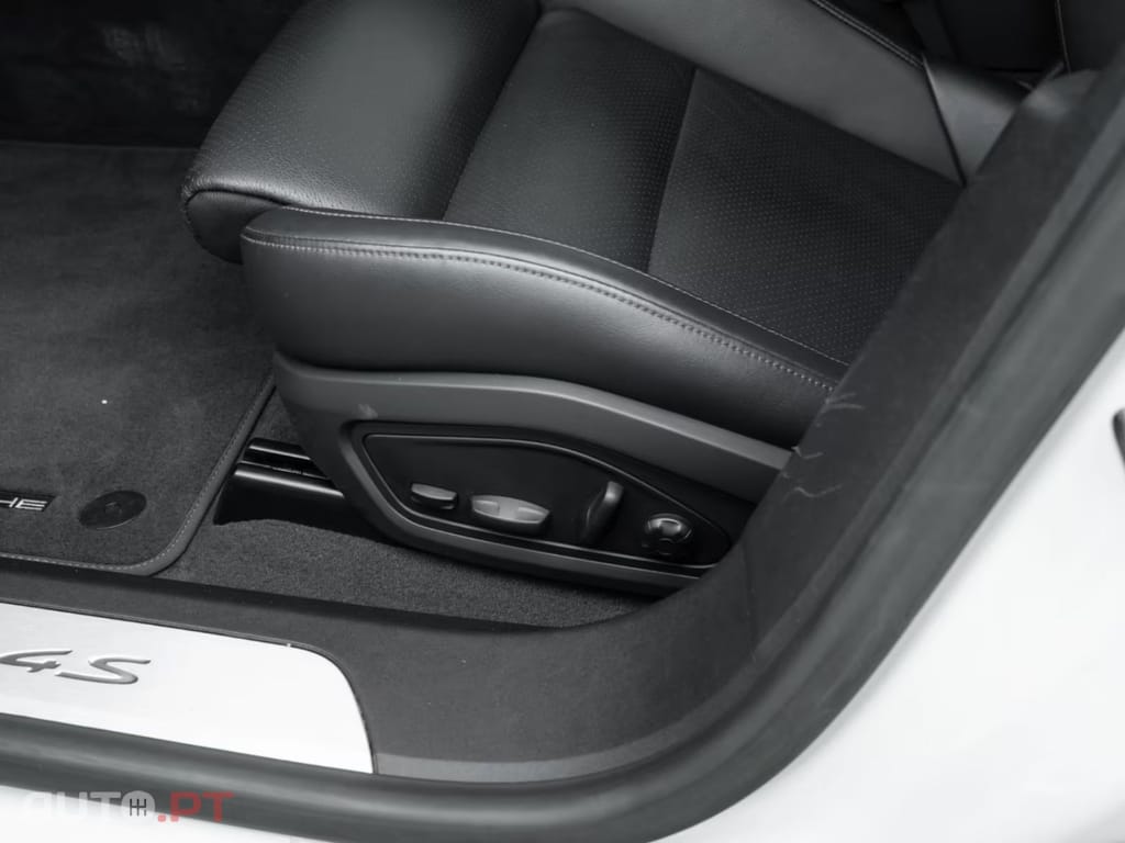 Porsche Taycan 4S I.V.A DEDUTÍVEL 