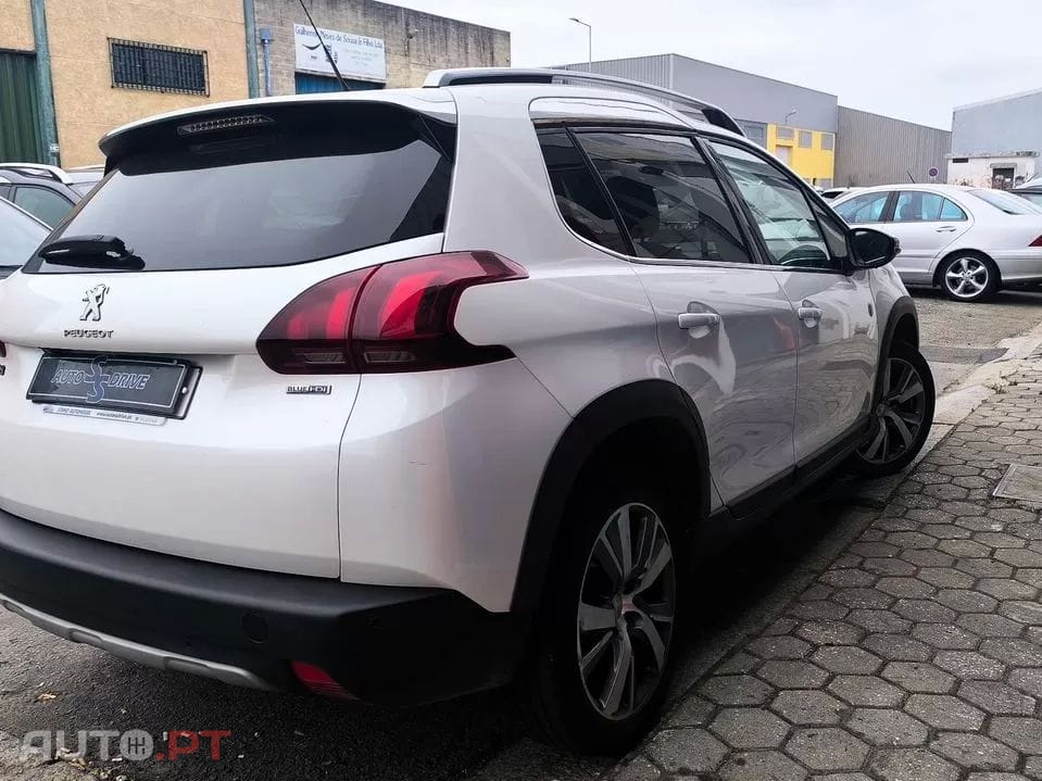 Peugeot 2008 1.2 PureTech Crossway EAT6