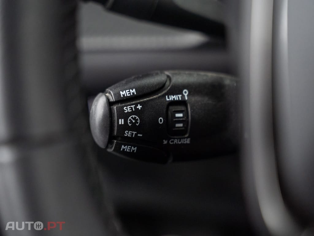 Peugeot E-2008 50 kWh Active Pack