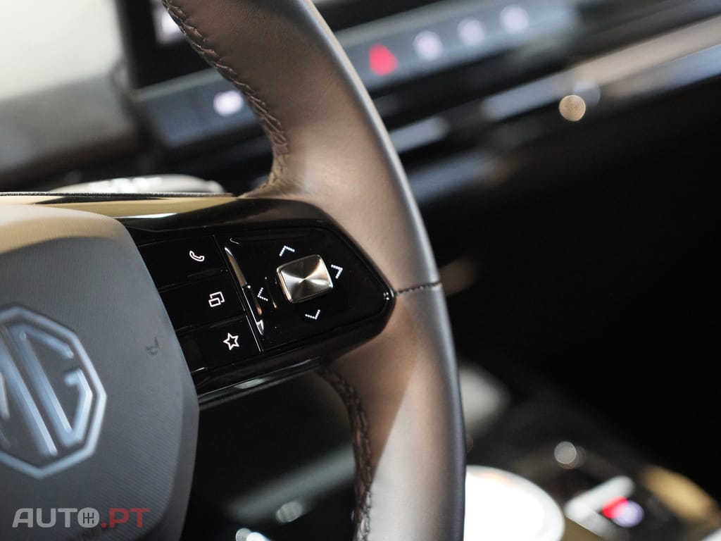 MG MG4 64 kWh Luxury