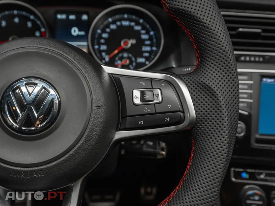 Volkswagen Golf GTI Performance BlueMotion DSG