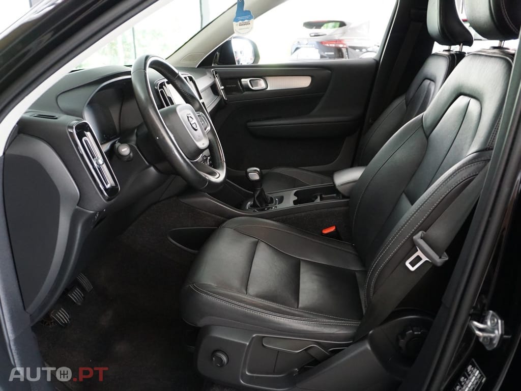 Volvo XC40 T2 Momentum Pro