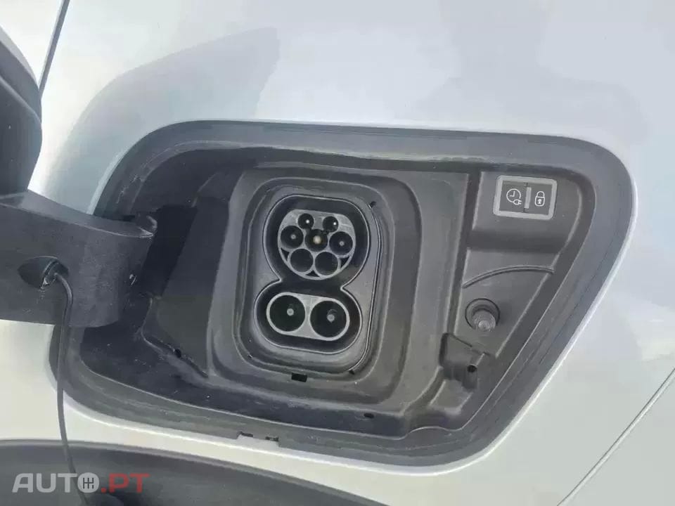 Peugeot e-2008 GT Pack — fotografia 21