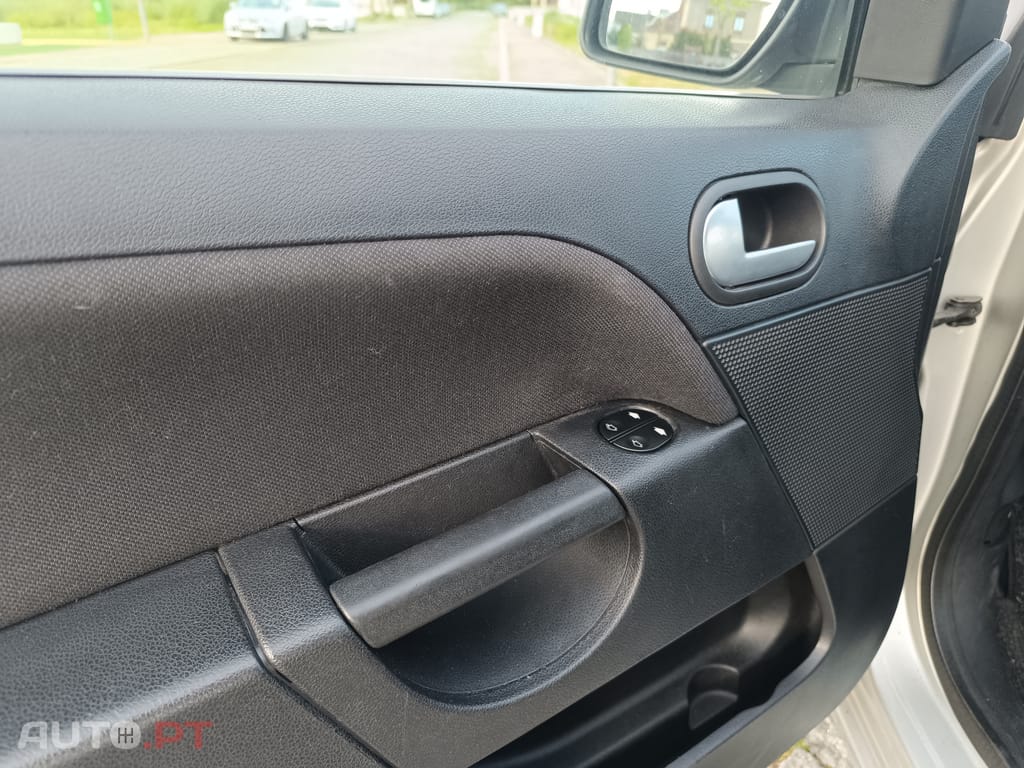 Ford Fiesta 1.25 First Edition - Um dono