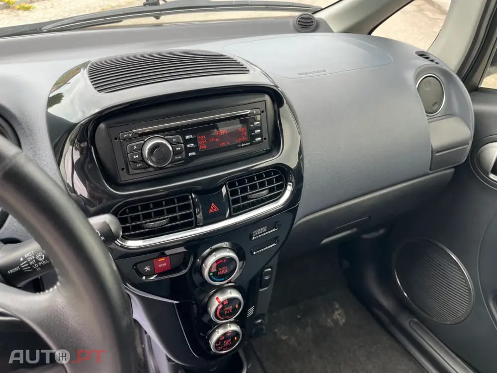 Peugeot iOn Active