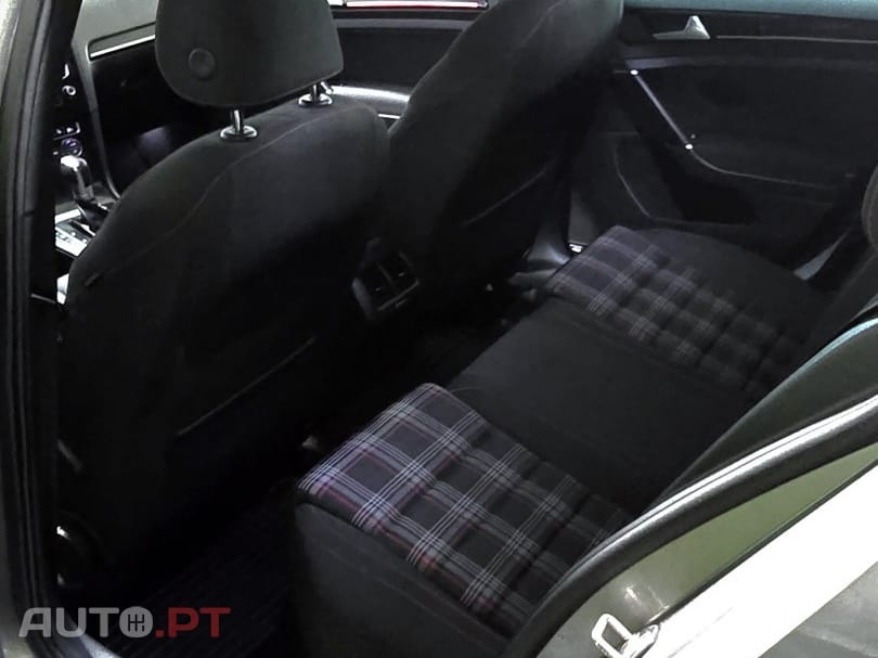 Volkswagen Golf GTI Performance BlueMotion DSG