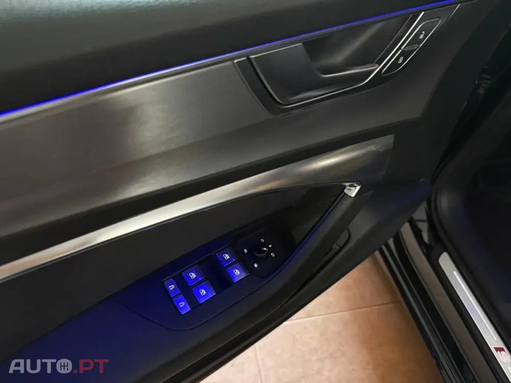 Audi A6 Avant Sport 40 TDI quattro S line HUD Matrix Black Edition — fotografia 20