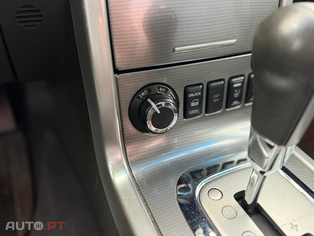 Nissan Navara 2.5 dCi CD LE Hi-Tech +P.Premium AT 4WD
