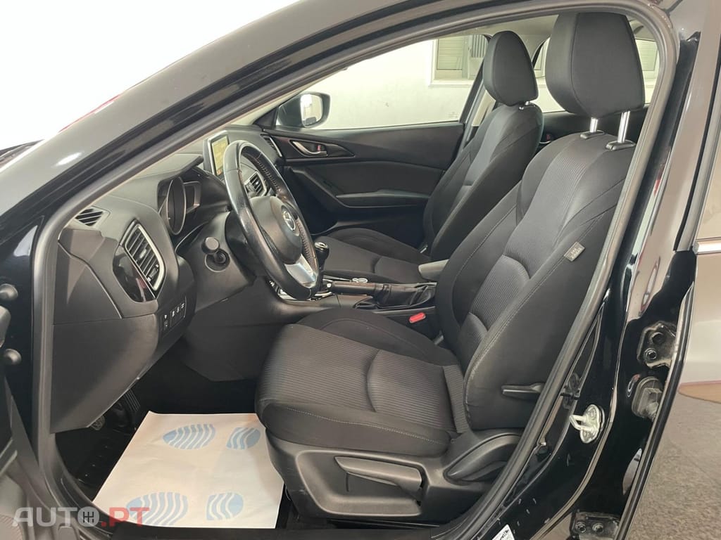 Mazda 3 1.5 Sky-D Evolve HS Navi