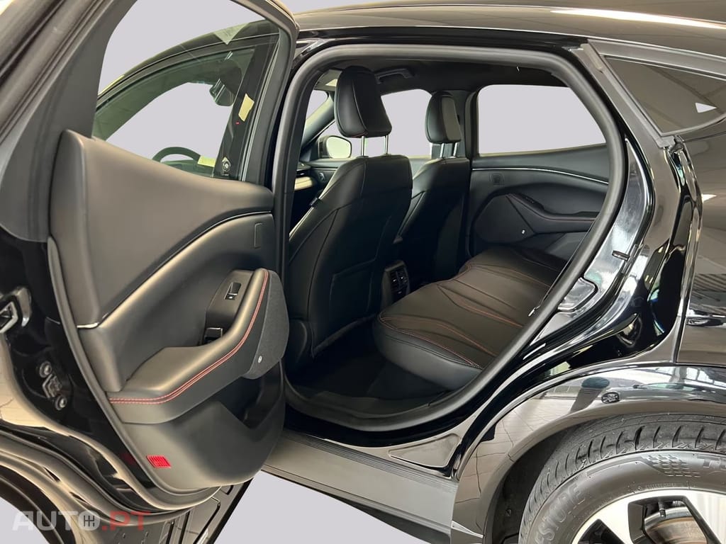 Ford Mustang Mach-E Premium AWD Standard Range I.V.A DEDUTÍVEL