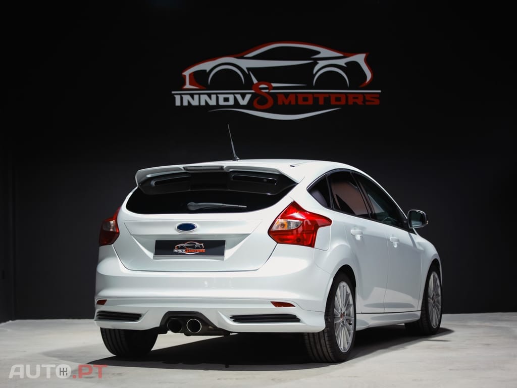 Ford Focus 2.0 EcoBoost ST c/ Pack Pele Desportiva