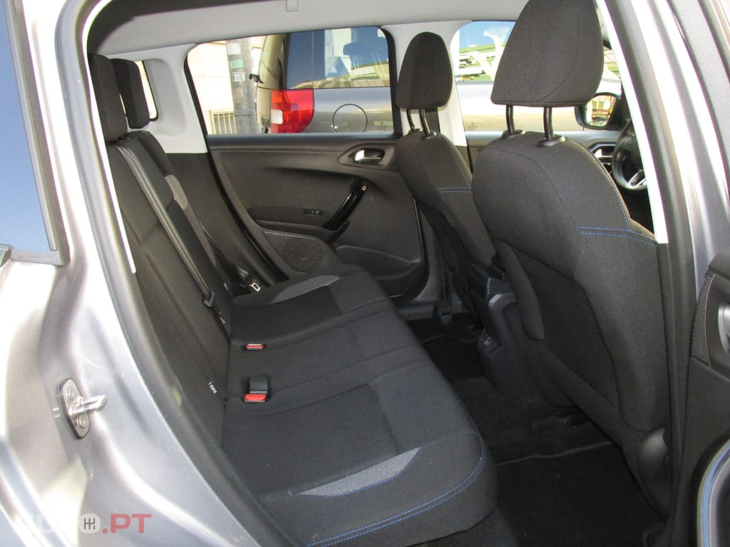 Peugeot 2008 1.2 PureTech Signature