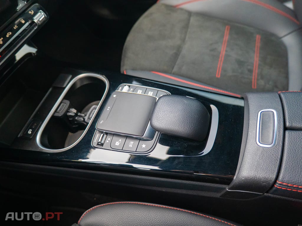 Mercedes-Benz A 250 e 8G-DCT AMG Line