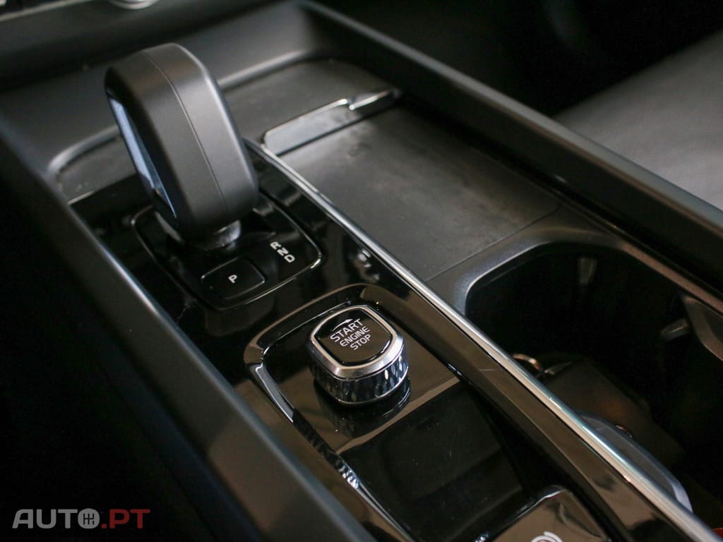 Volvo XC60 2.0 T6 PHEV Plus Dark AWD