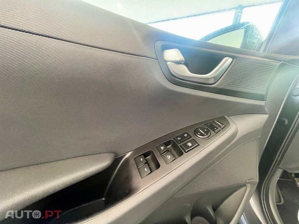 Hyundai Ioniq 1.6 GDI HEV Hybrid Tech