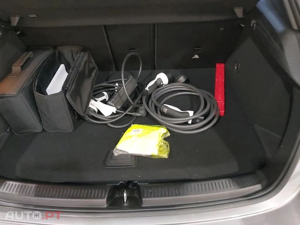 Mercedes-Benz A 250 e AMG Line