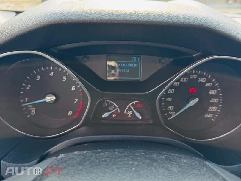 Ford Focus 1.0 EcoBoost S&S Champions Edition — fotografia 19