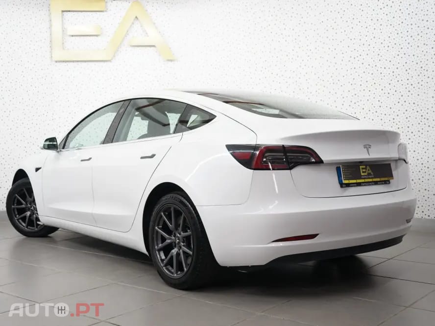 Tesla Model 3 Standard Range Plus RWD