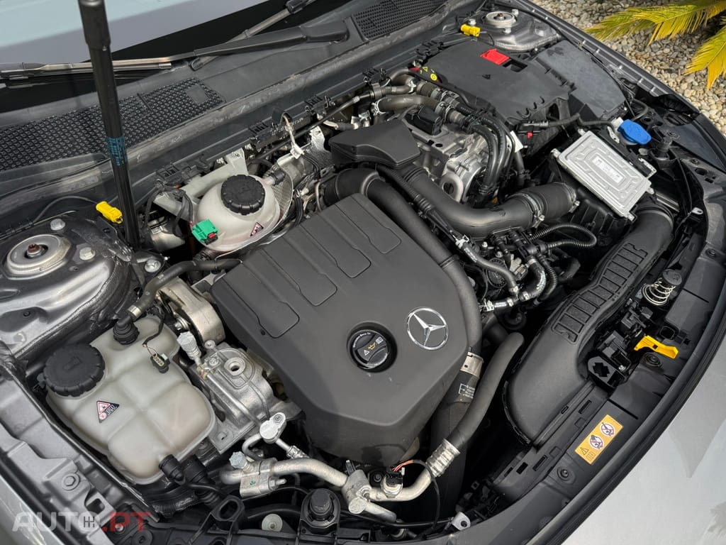 Mercedes-Benz A 250 e AMG Line