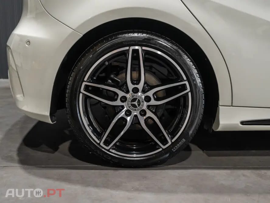 Mercedes-Benz A 180 AMG Line