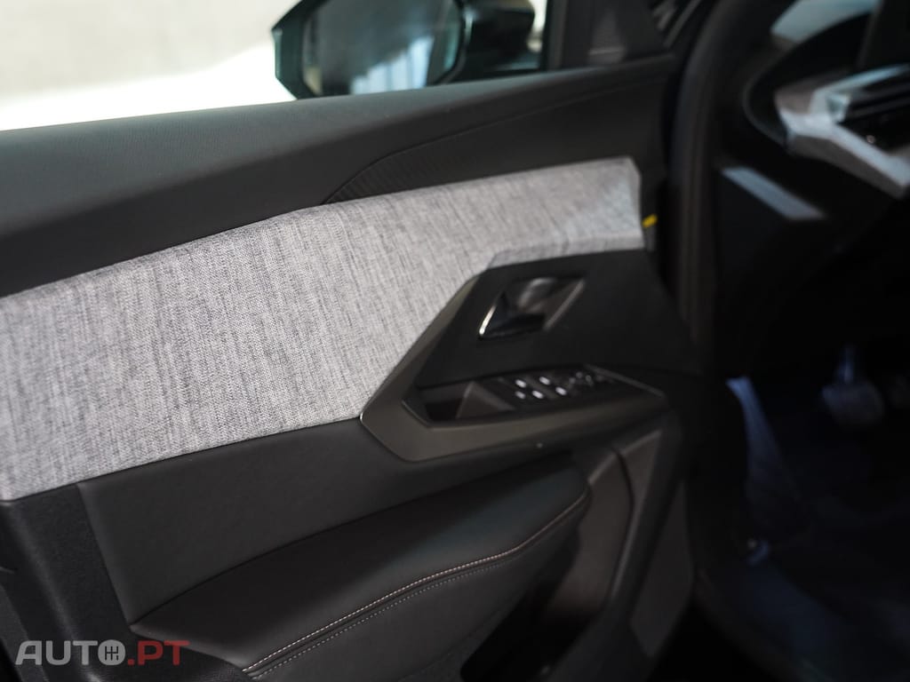 Peugeot 3008 1.2 Hybrid Allure e-DCS6