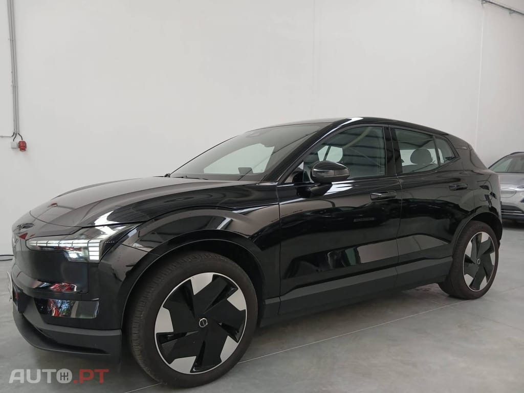 Volvo EX30 69 kWh Single Motor Extended Range Black Edition