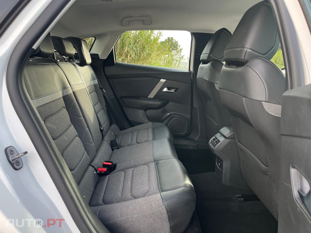 Citroen C4 PureTech 130 Stop&Start EAT8 SHINE