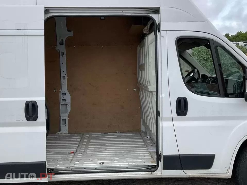 Peugeot Boxer   2.2 BlueHDi 335 L3H3 Pro
