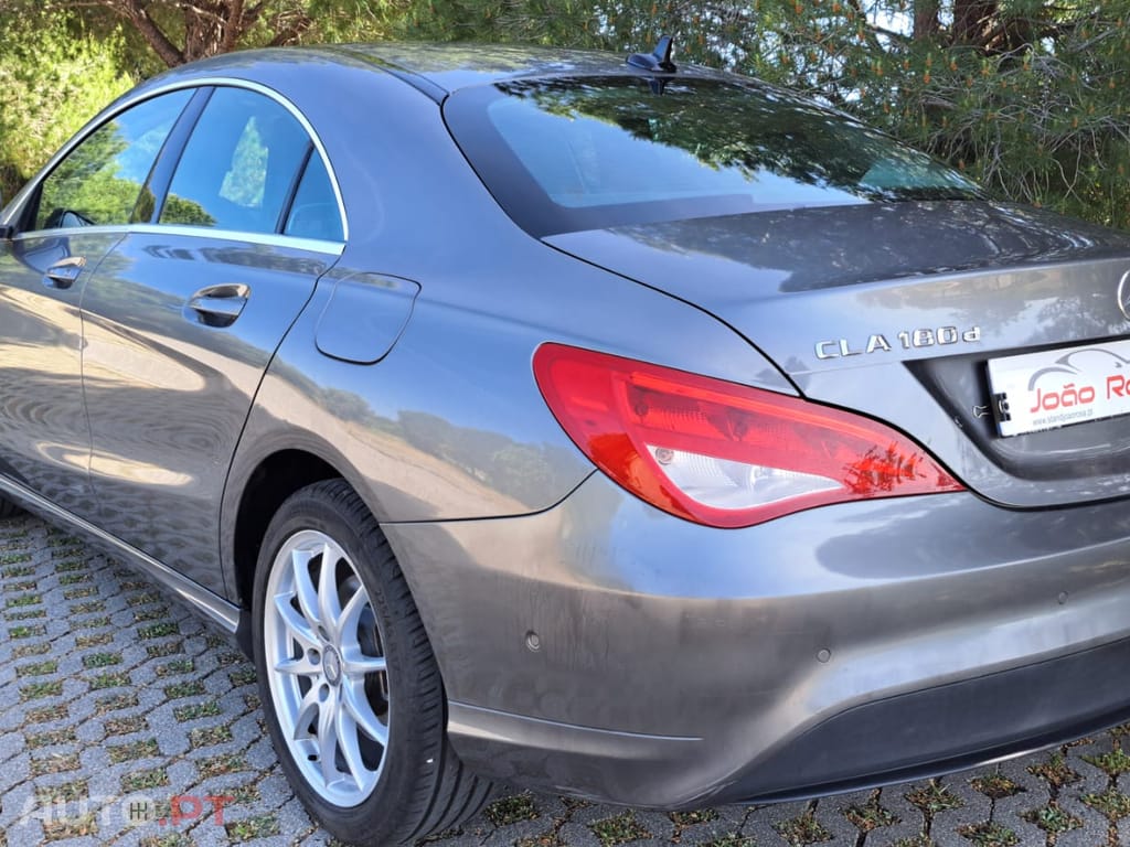 Mercedes-Benz CLA 180 BlueEFFICIENCY) Urban