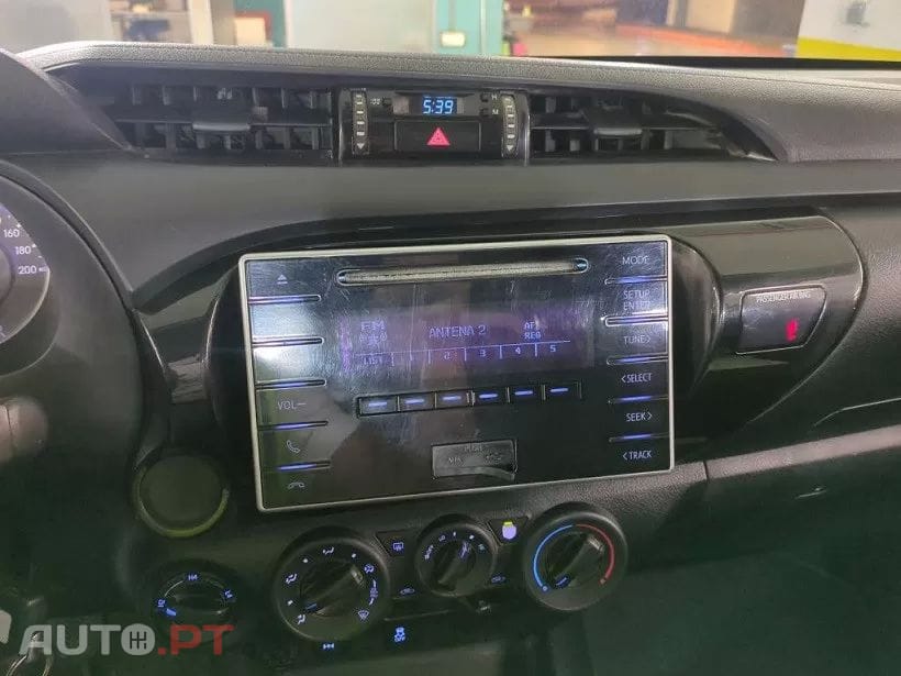 Toyota Hilux 2.4 D-4D 4WD Tracker