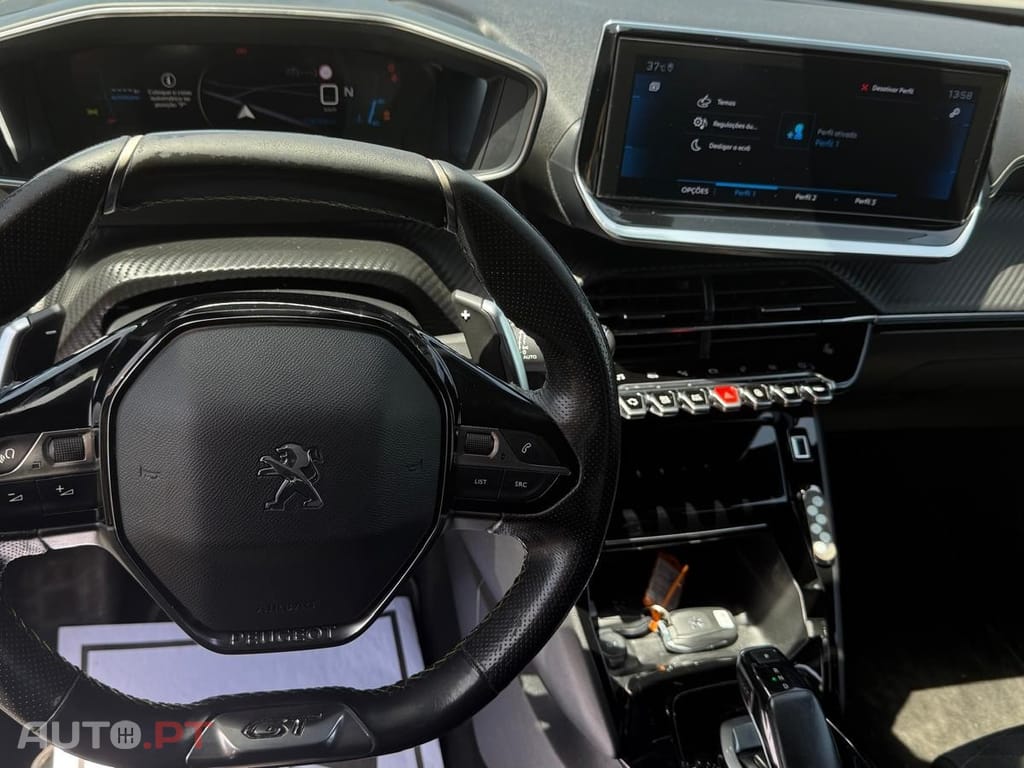 Peugeot 2008 1.2 PureTech GT EAT8