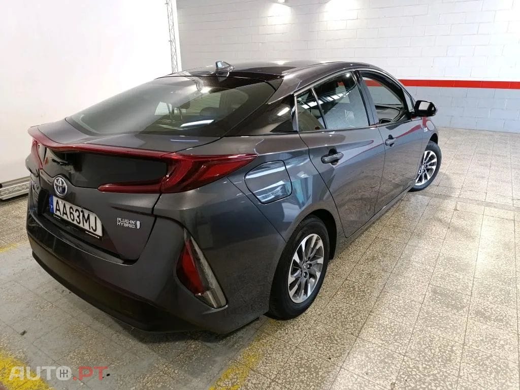 Toyota Prius 1.8 Plug-In Luxury
