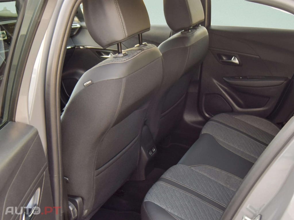 Peugeot 208 1.2 Hybrid Allure e-DCS6