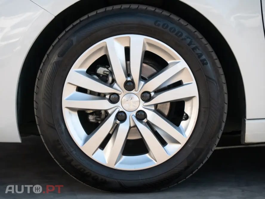 Peugeot 308 1.5 BlueHDi Business Line