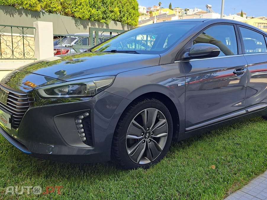 Hyundai Ioniq 5 1.6 GDI HEV (híbrido gasolina + elétrico) Potência combinada de 141 cv