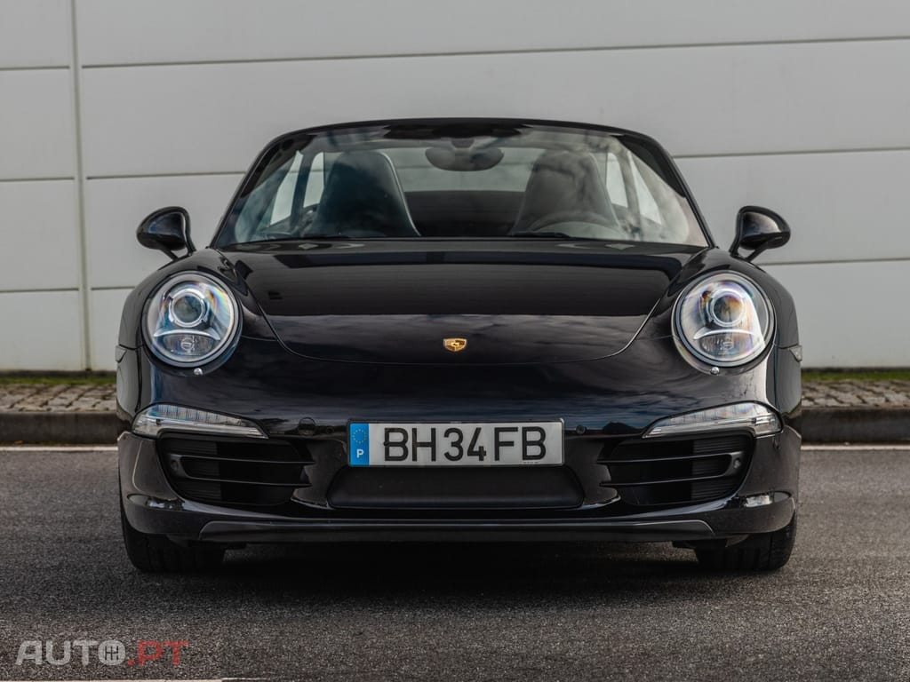 Porsche 911 Carrera 4 Cabriolet PDK Black Edition