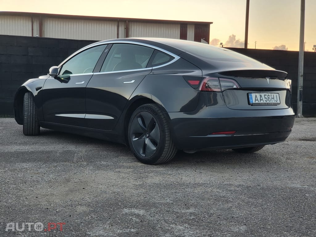 Tesla Model 3 Long-Range RWD