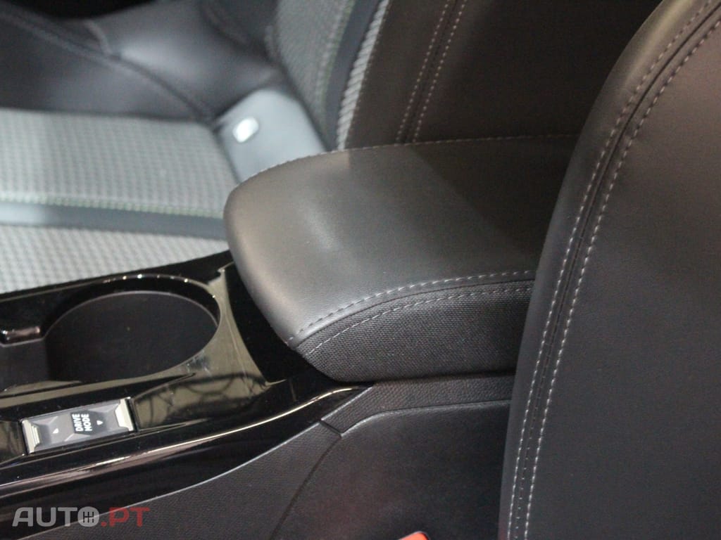 Peugeot 2008 1.2 PureTech GT EAT8