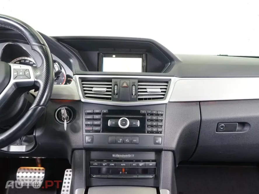 Mercedes-Benz E 220 CDi Avantgarde BlueEfficiency Auto