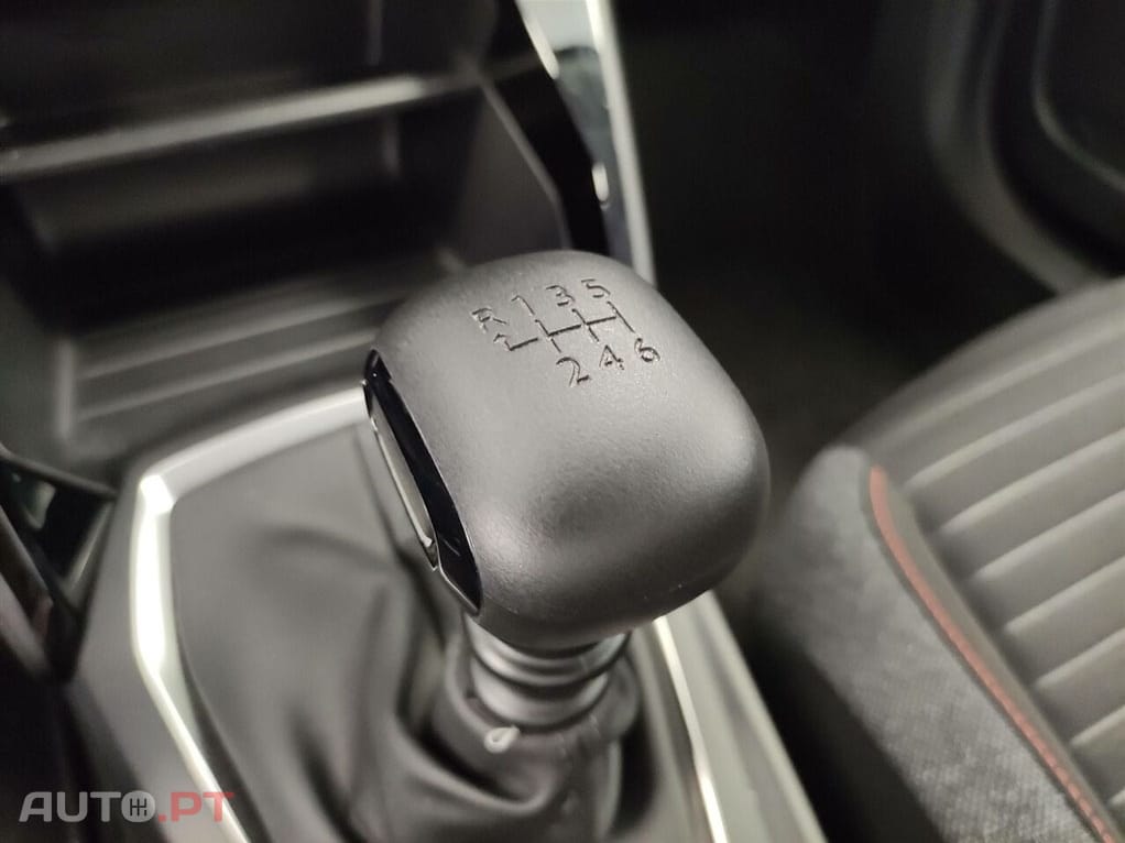 Peugeot 2008 Peugeot 2008 1.2 PureTech Active Pack