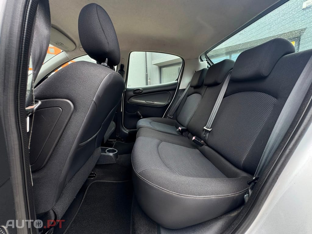 Peugeot 206 1.1 Trendy — fotografia 17