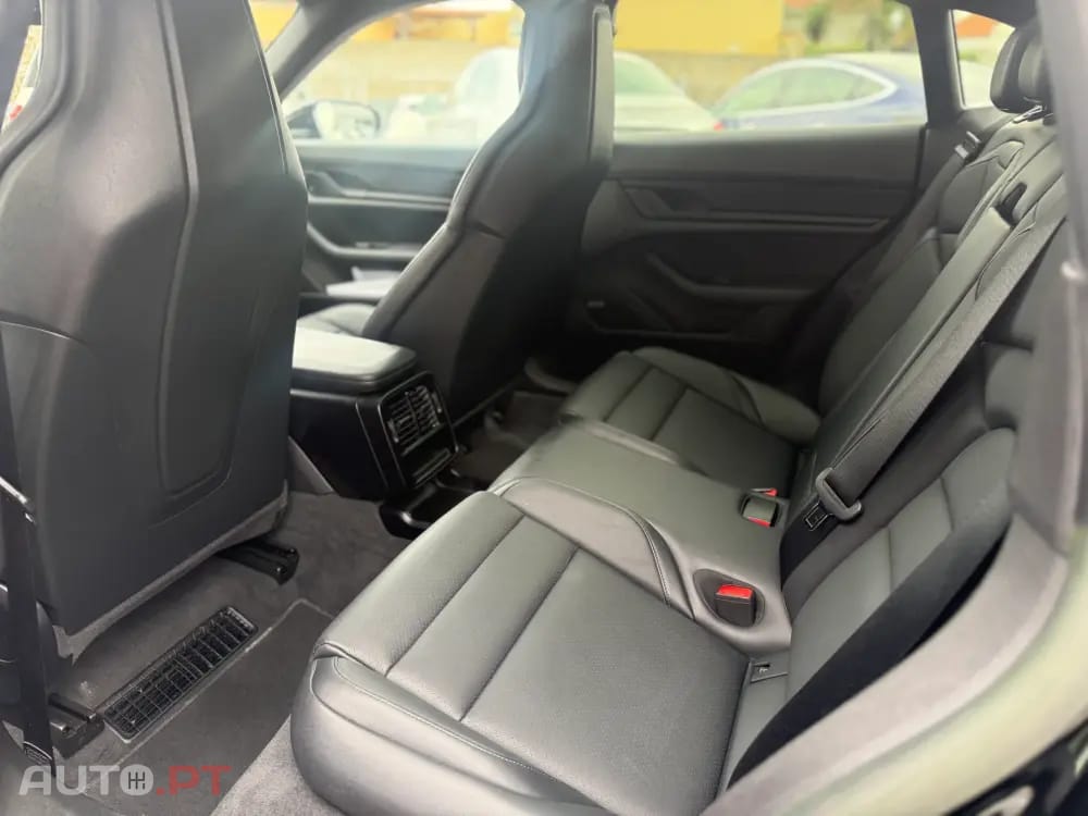 Porsche Taycan ST 4S