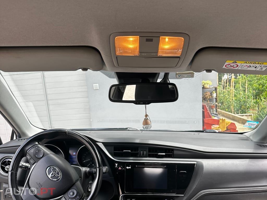 Toyota Auris Confort + pack tecnho