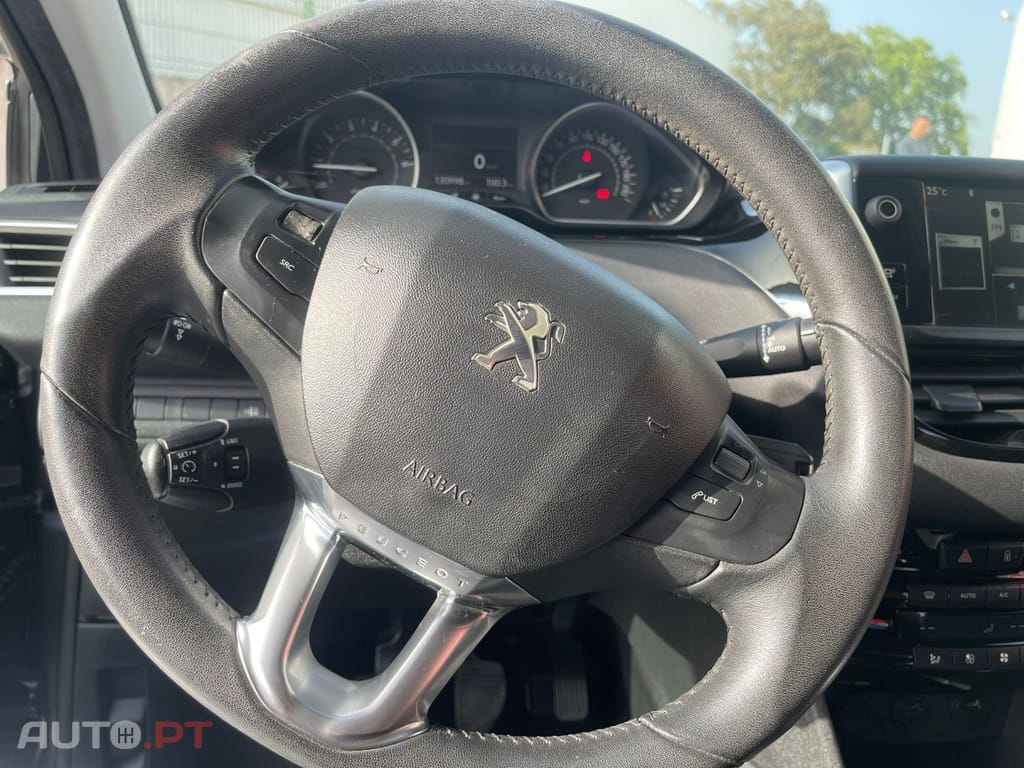 Peugeot 208 1.2 VTi Allure