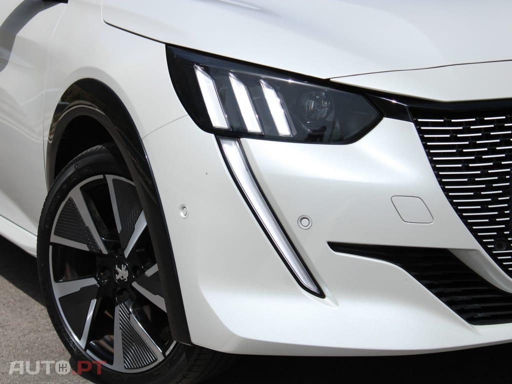 Peugeot E-208 50 kWh GT Pack