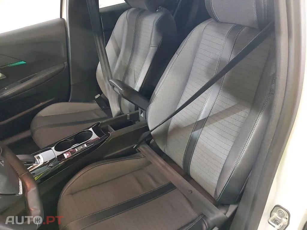 Peugeot E-208 50 kWh Allure