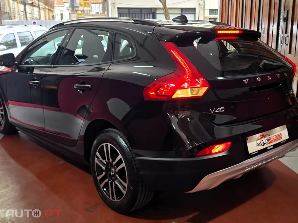 Volvo V40 2.0 D2 Momentum Geartronic — fotografia 11