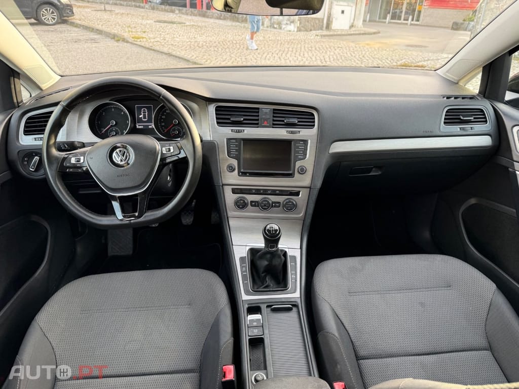 Volkswagen Golf 1.6 TDi BlueMotion Confortline