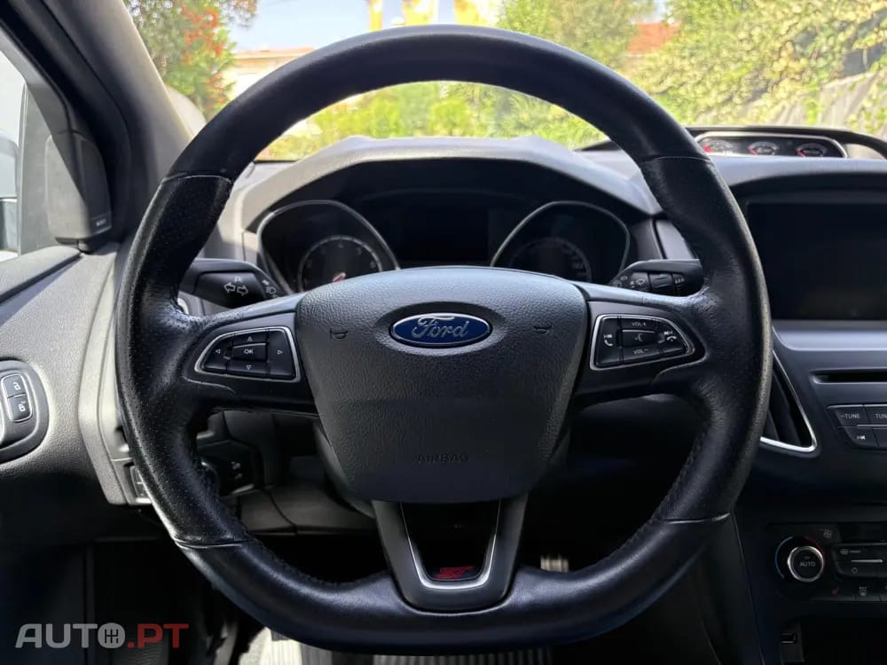 Ford Focus 2.0 EcoBoost ST c/ Pack Pele Desportiva
