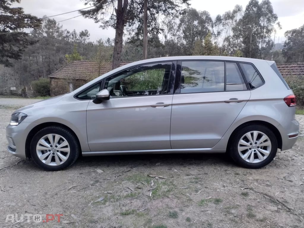 Volkswagen Golf 1.6 TDI Confortline — fotografia 4